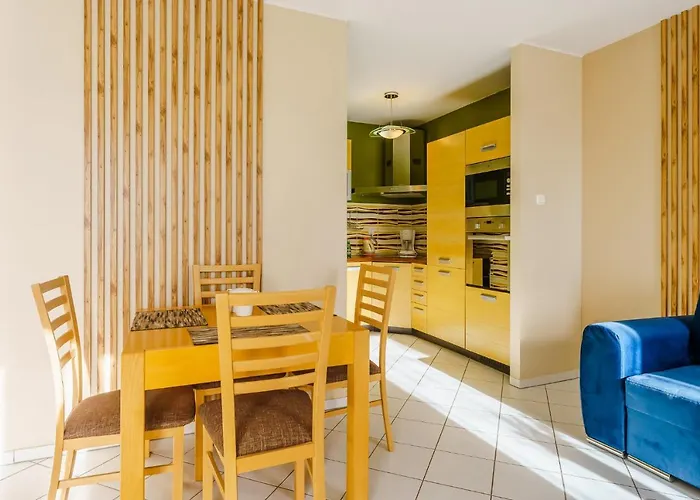 Klonowa Przy Morzu Z Garazem كولوبرزيغ