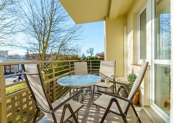 Klonowa Przy Morzu Z Garazem كولوبرزيغ